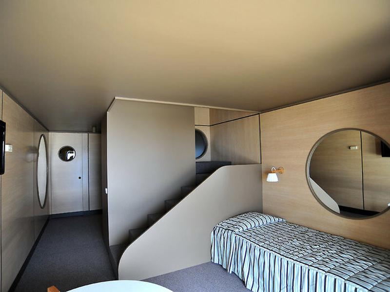 E9EB2BA0C6EE635A2D8A54B9943A4D5D