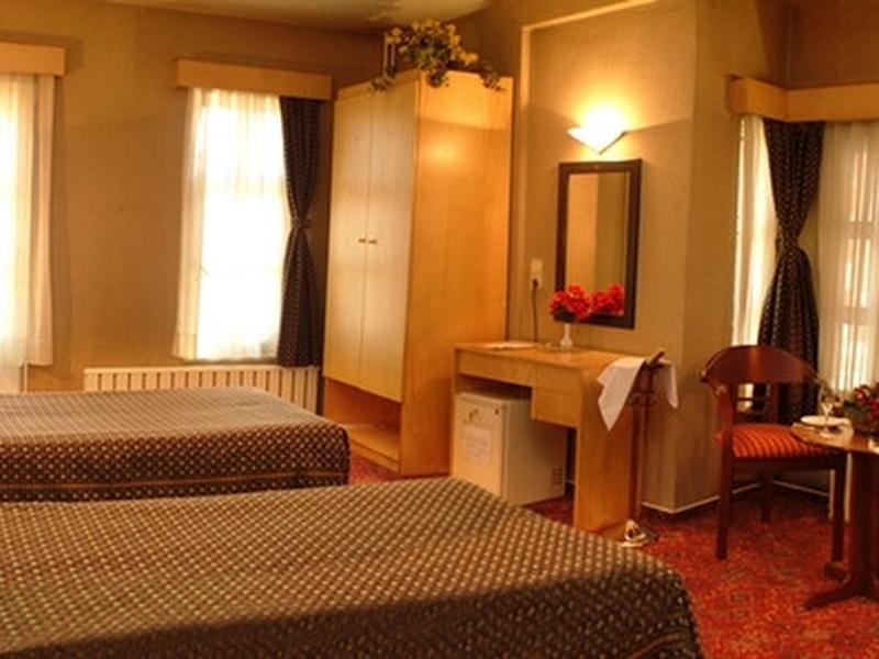 CC85D92EE6A6124A5A3372BBA562EB37