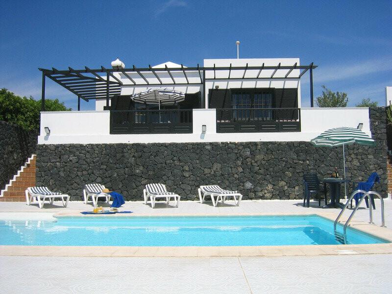 56FE1E94569BE7CB3FF3A07F1D8F8C32