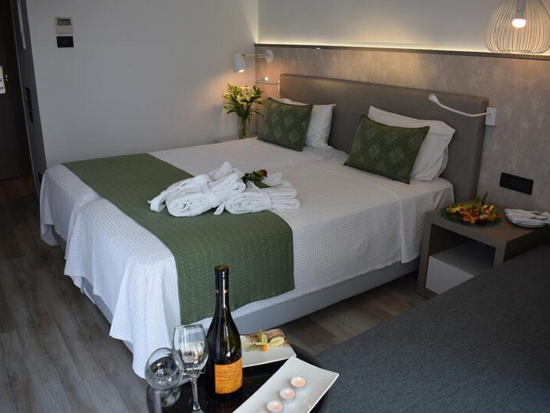 AB27393EB255183A33103D1C718ECCDF