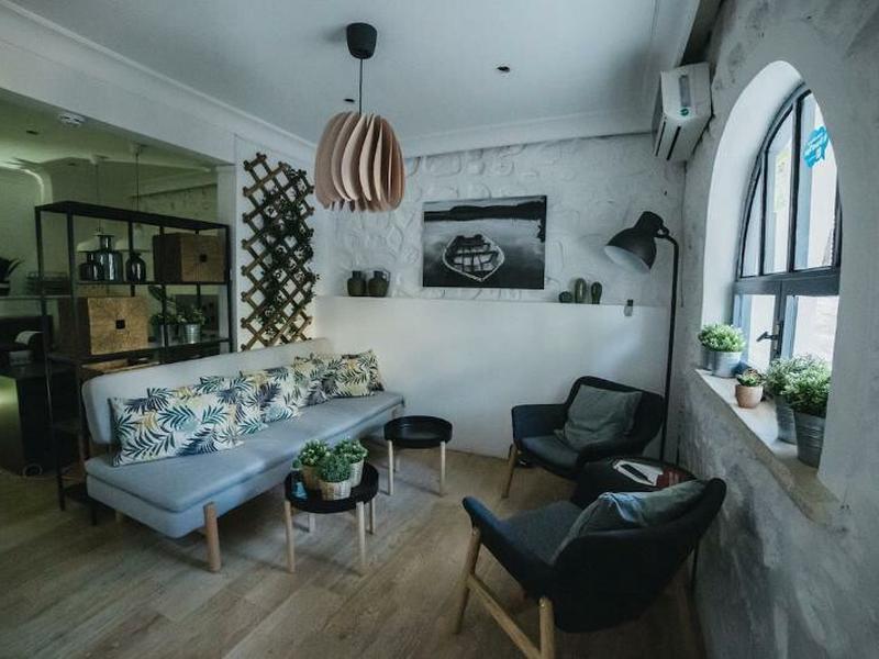 421B08FA6D9F221C28A306B6A634DBE9