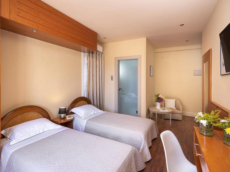 6A8718DBF9A4F163C7CAFDDEA484F041