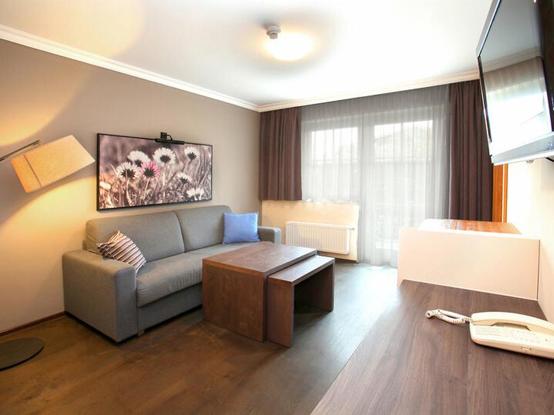 F84C23B9BEA9EFECD16E7ED70FBD4B49