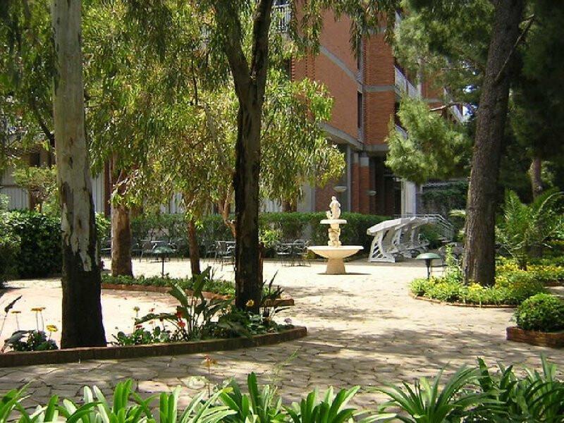 E1B293DE2DDAE558AAC3C9AF21BE9015