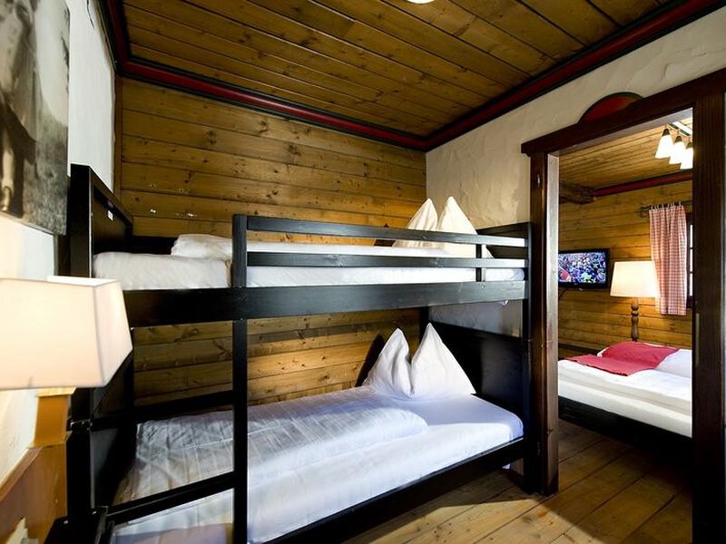 F9E6B7425E0B703C55C0B125798DFE4B