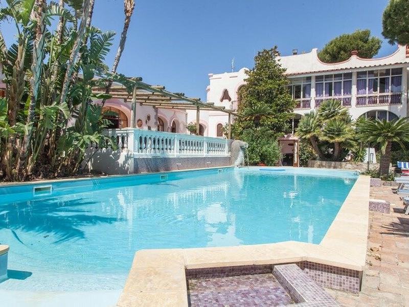 C3EECCB7E374C99D17A74F1247AFD053