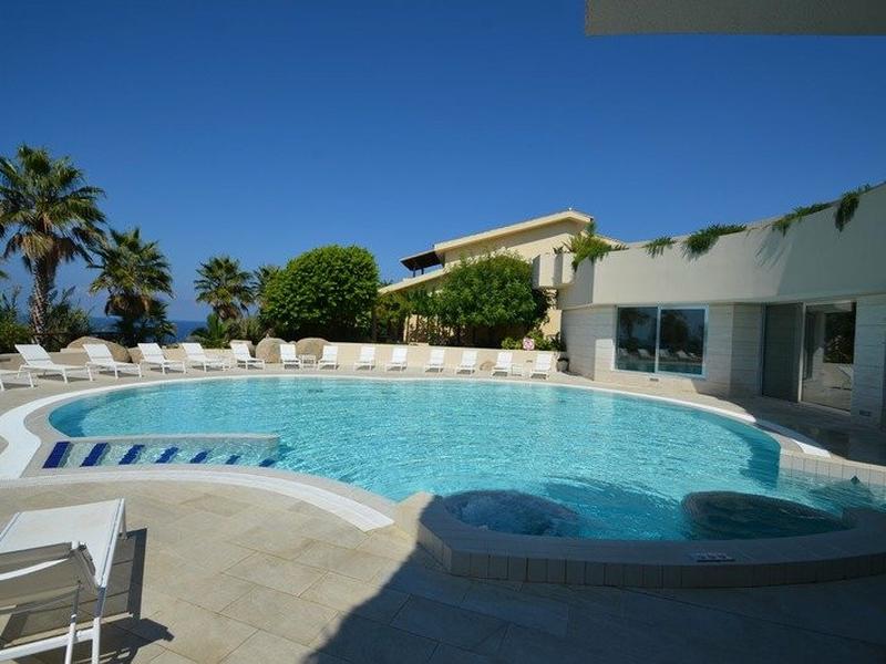 872AA9CEAEF987D7FDC1C6354F61840E