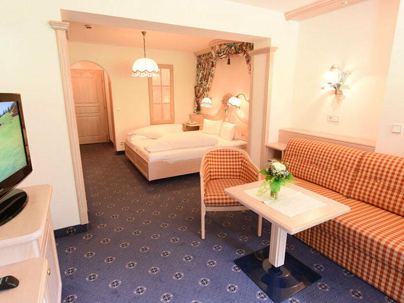 A6F6D02E8A0A64F4B9D5C858FAC6382F