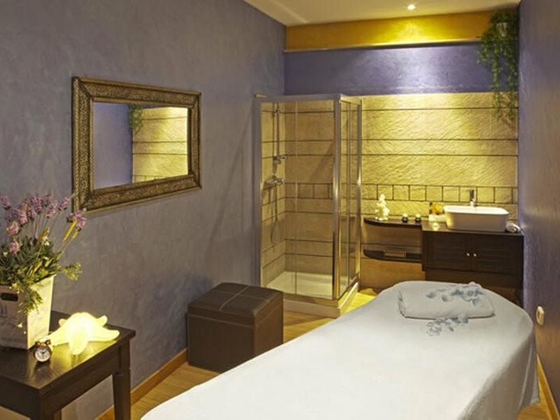 40CF0292283CC3A6F2A570AA2EAA5211