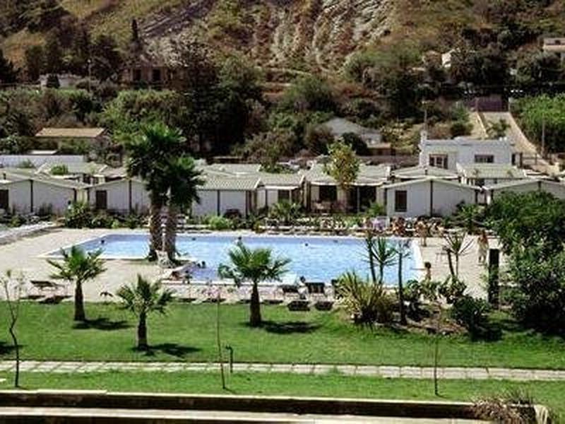 D36EE99BF7EF207D72F331F5608D9CD1