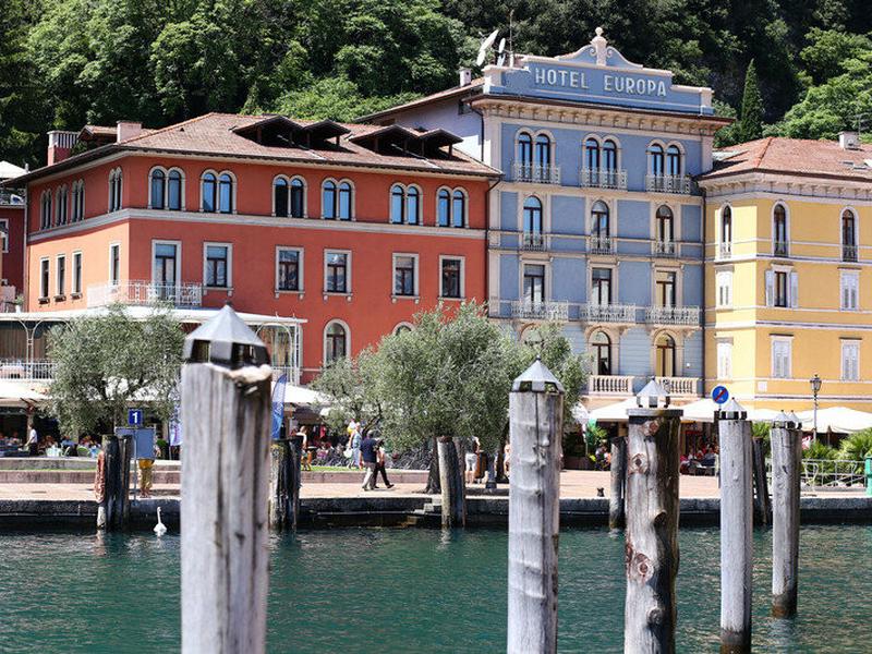 E7A7244D866772B4D7152E2646C6FF3A