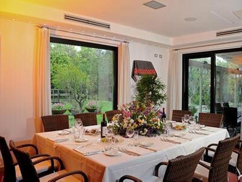 26F7E40D49880A02E0A011CA544CADF1