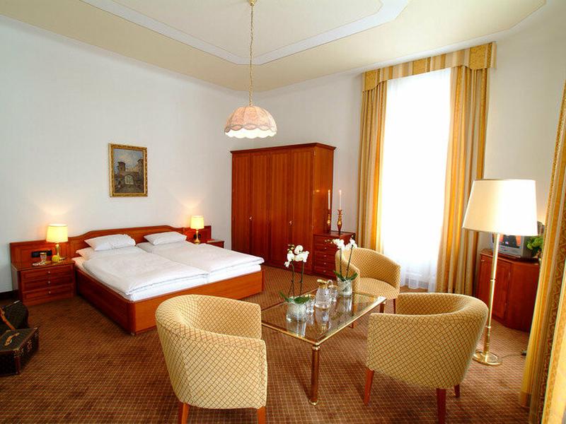 BAC094E3042F49423E8E236F38941FC6