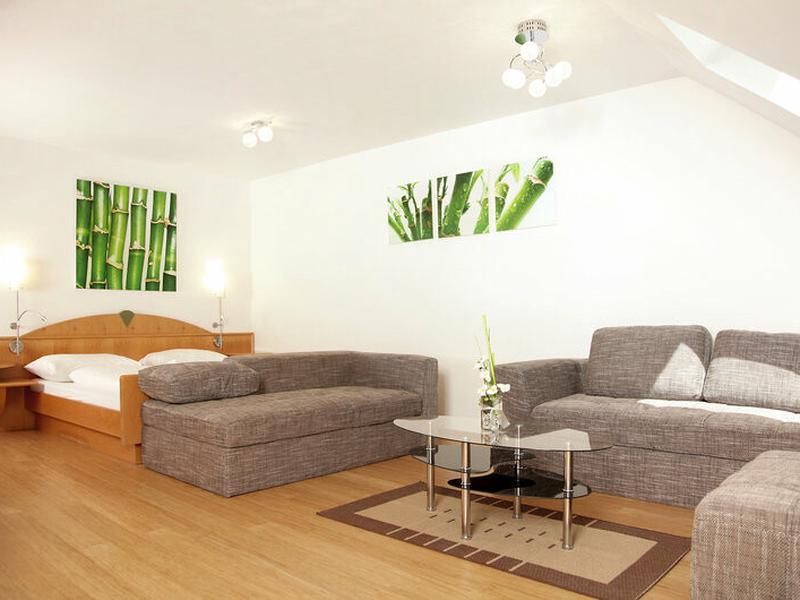 49C70B95275C3717D8EBAEE0BF69716A