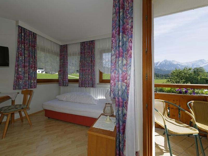 61D15102A284B3340A92796F45241E57