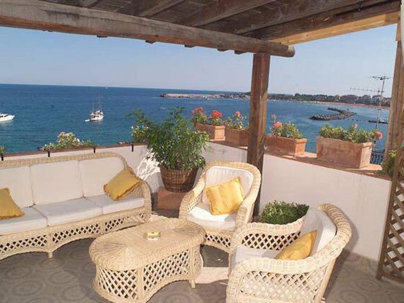 FEFD1EE30FC82C1D8D8E2126360DCAAF