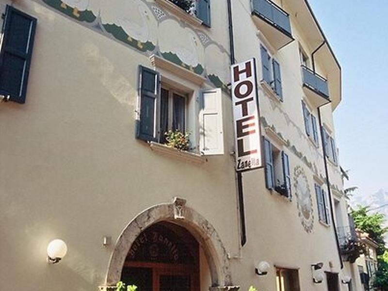 F294C10521EE9E5D53AEF806A9B8696B