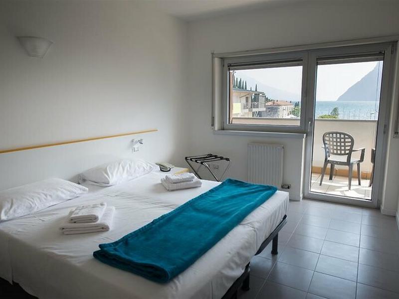 4E8A699FE2956EB5FF0FEACEFD9A65C0