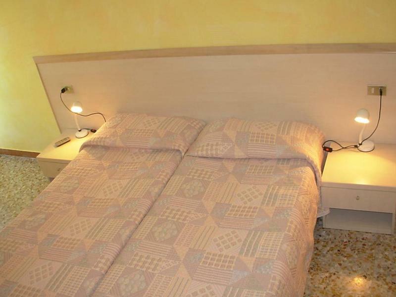 F087A0ABFBCD09C1DD36B45AA2FC2DC7