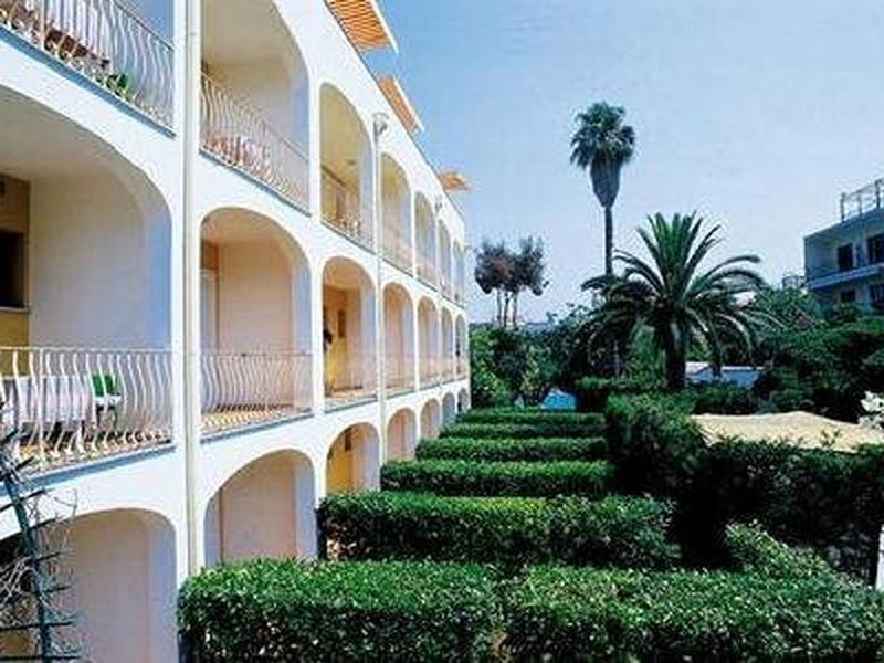 99C8231F65E5F7258E107BBDA6A4214C