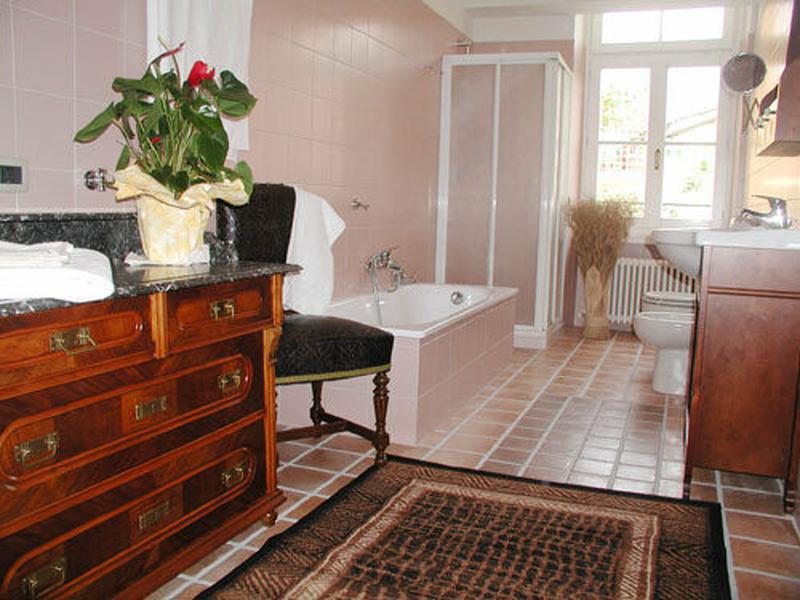 B76AEA3BEC844A1EAB9CBA725127C15F