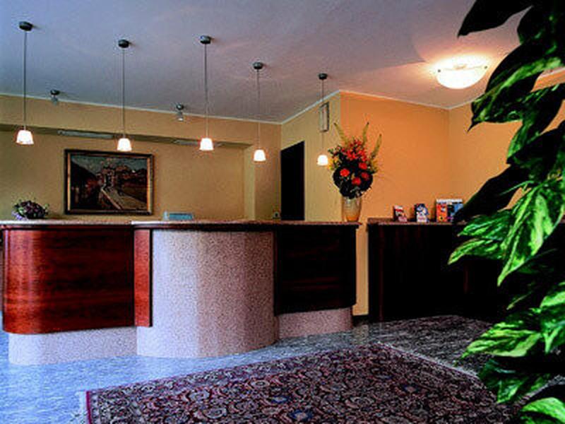 9B4500ACFEDE2F8528C955A561D1AD1A