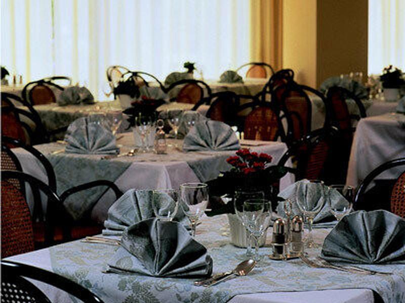 EE13B3DF18A99F9897AA4C6B7BC3F15A