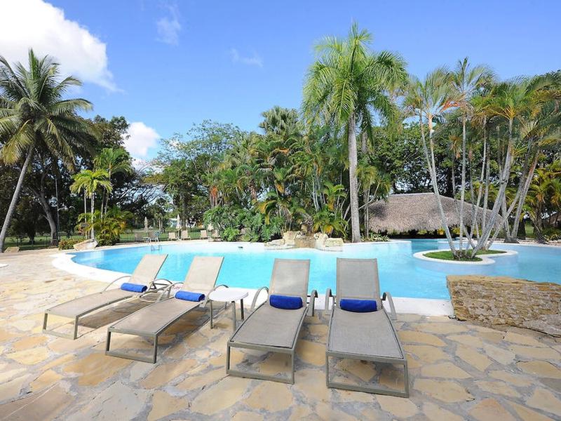 E8E1A07D700D4C6D6BFFC81E272EB57D