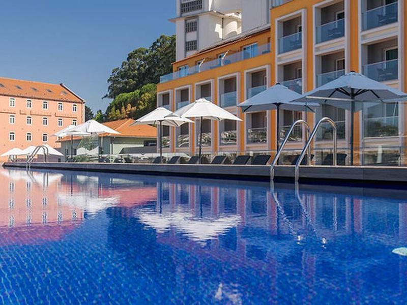 85B5ED03F7D1E45F2B225D9501BA994F