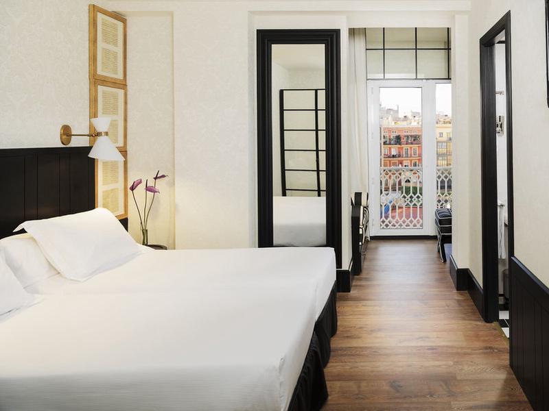 462548B646EC4F25E7A14D8F4B4615D3