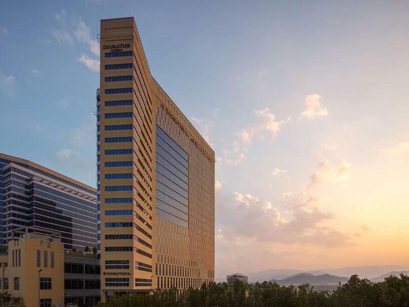 97FE6F52A17A9E7A8D75BBBA3AC5C5A9