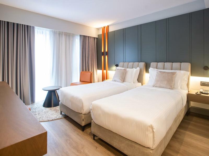 1C02FBA9FB939BDAFE81D1E752D0E72A