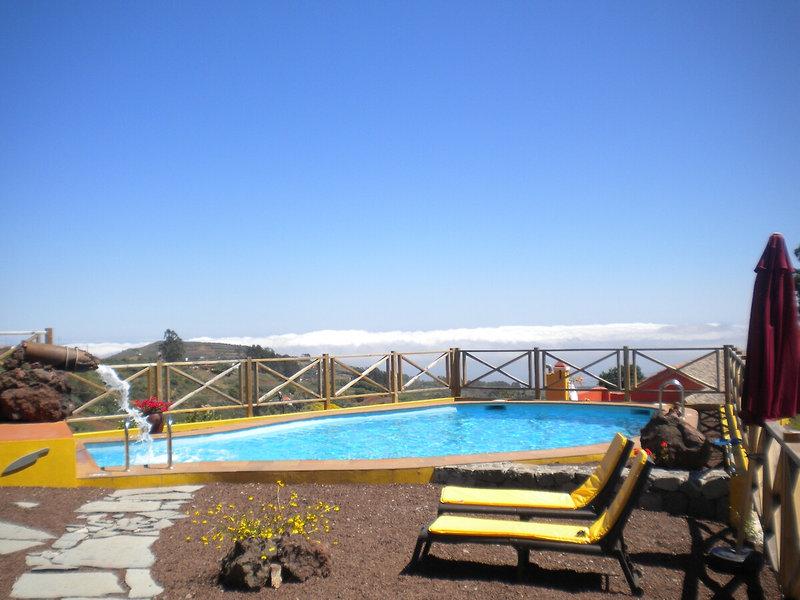 591CE0806611265022BB403EB41E8203