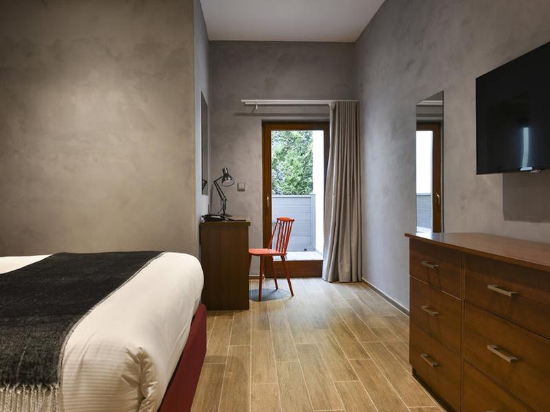 CB647E9F9566C6478D9944AE26D25BA1