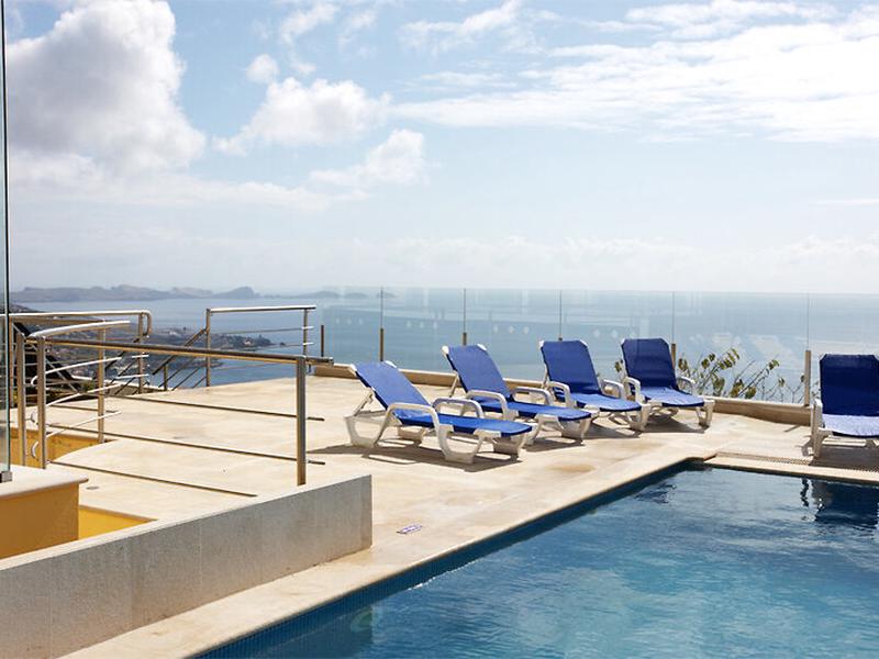 A1E216E1A55E8618DF6EC420506B2833