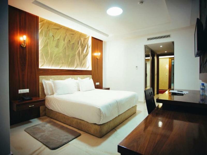 4006592C06AE4FB3E918876BB5BFCE9E