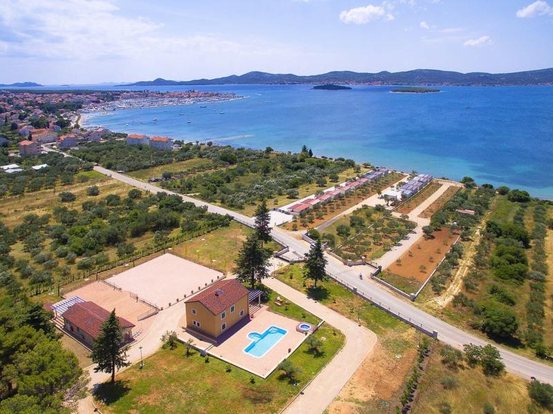 88917C8B4B2FD279A9C6B5D9B5722E95