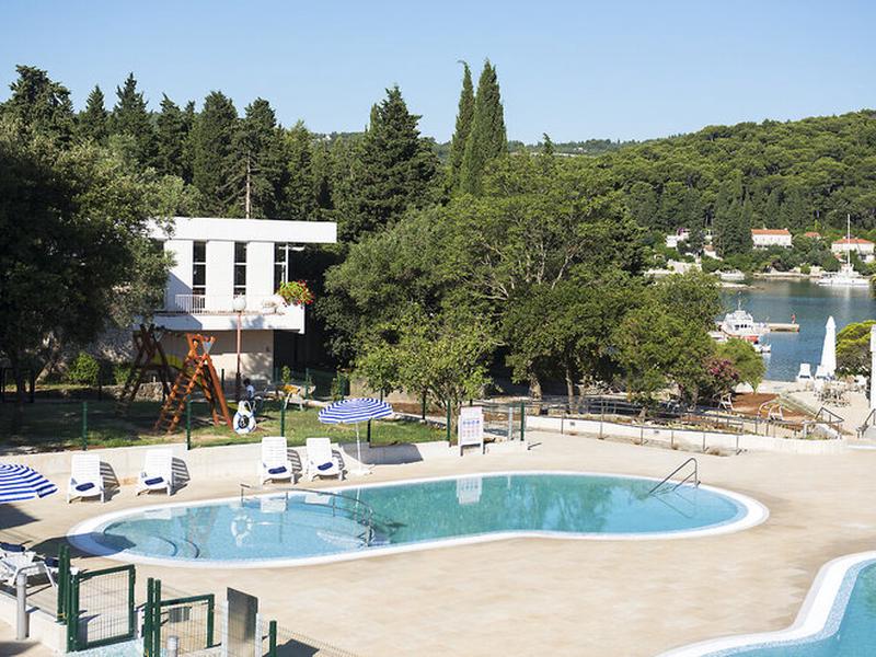 E0730612824AF2E15D6A0E0EB0D996FC