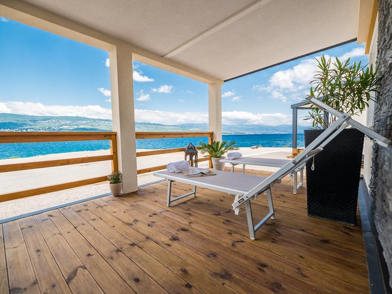 D19FE5E2AA22F7670A3BEAC956FF3A3D