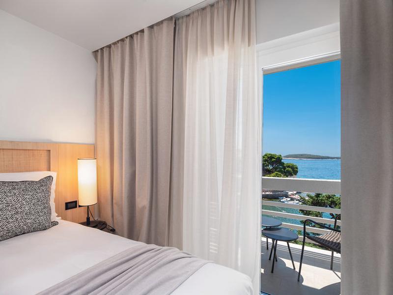 54DE2A73930E9DB707899BA7C33838BB