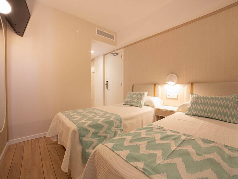 BDD642E8B7ADDAB7EEDE3254A1F2A8D4