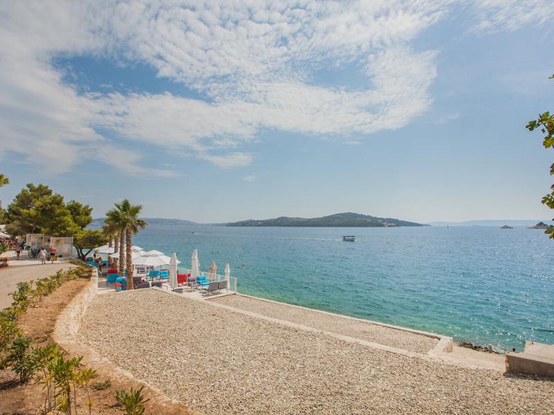 0FED0F844C744B7A49030F83DFE7F853