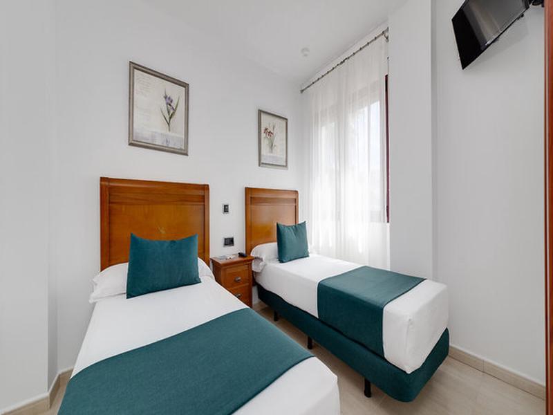 775BF0BE3CEF2F26D93ECD0584A53AA6