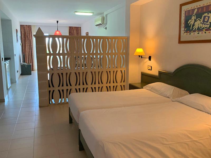 B72810BA23B30A83713FEC671B97C752