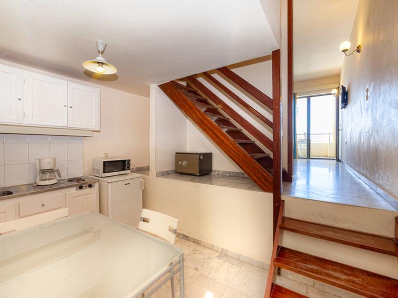 5A5FAD464AA32B240D10BC17529486F6