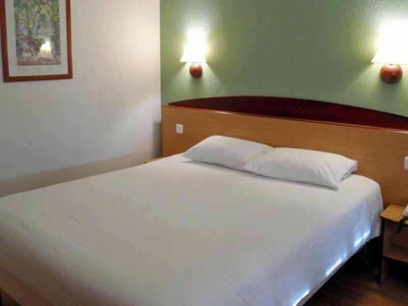 8F4B19742AD17833D6D47FF2D40953CC