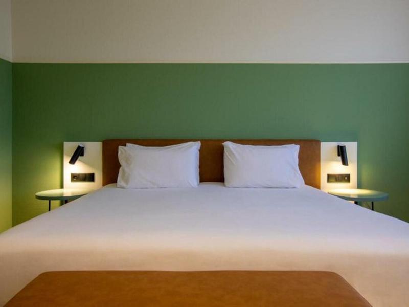 EDEB843B9E8663F8A4B017C64639C1F3