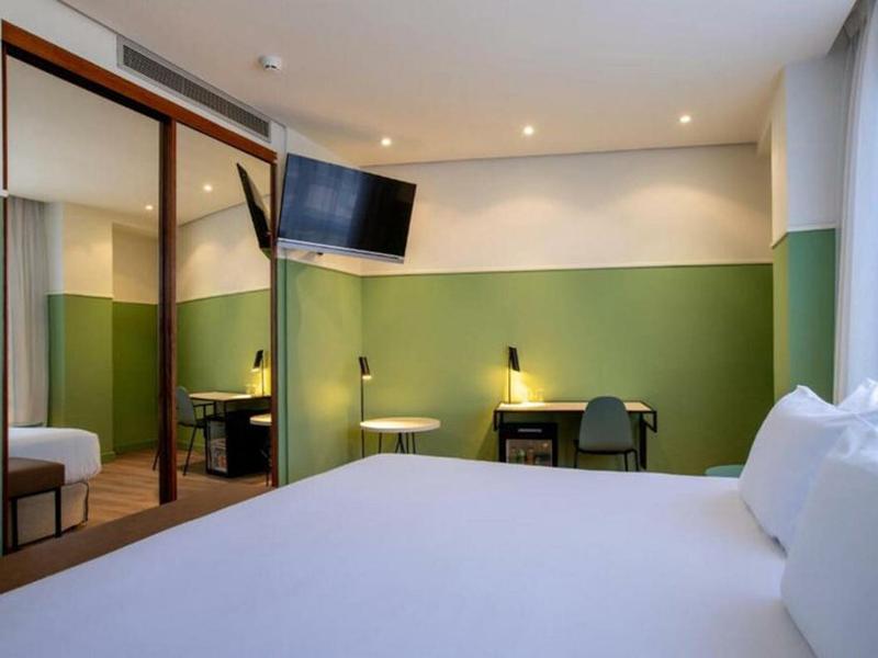 E8060F1645DA937A9140DFD56F4B7AAC