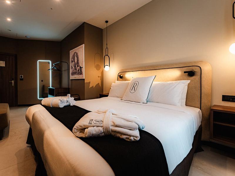 84FAD967BF1D4ADCDD8F227AEA42648F