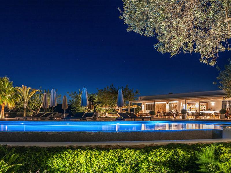 0ED76E7223F39F62908D95F58098D62C